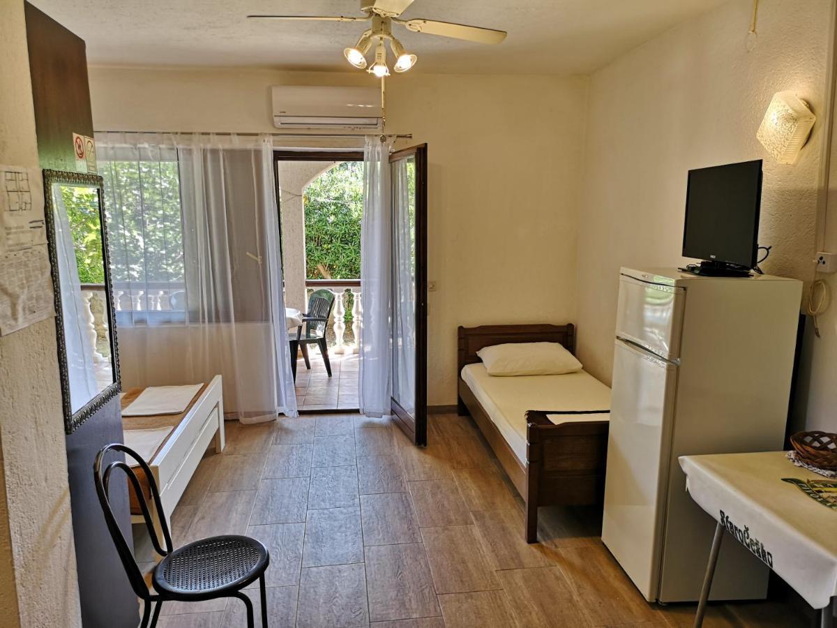 Apartments Mint Povljana - 50M From Sandy Beach Extérieur photo